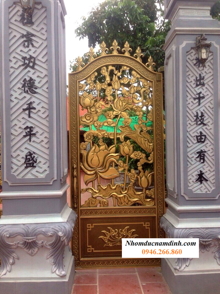 cổng chùa nhôm đúc 2