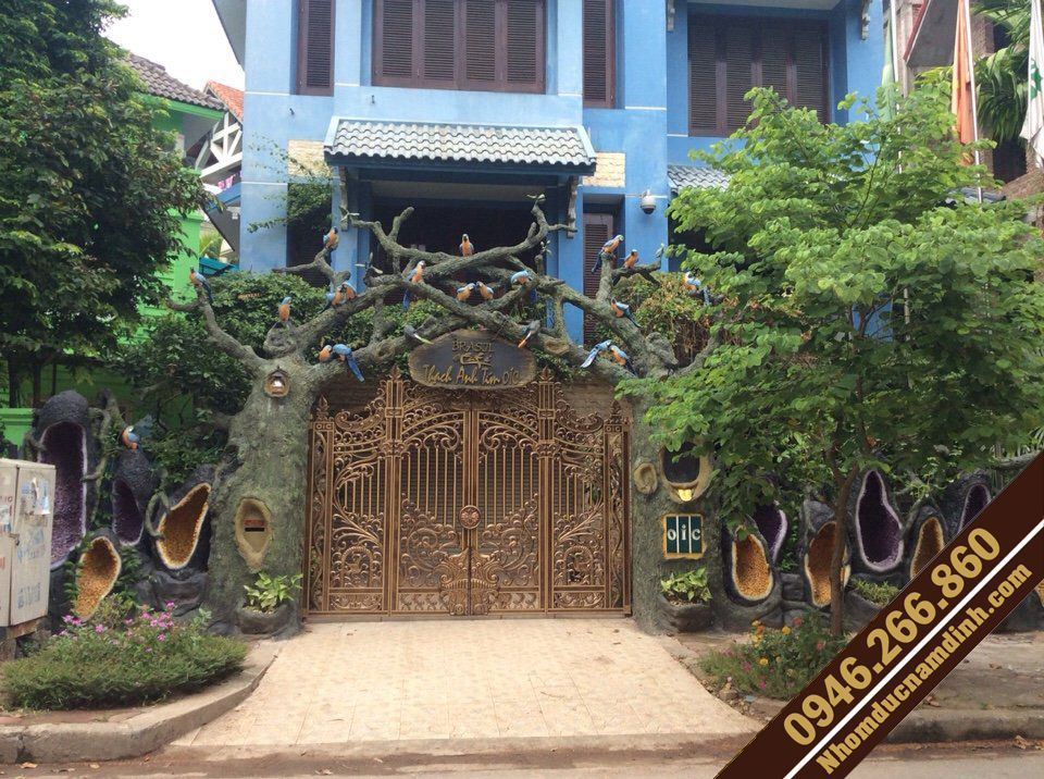 Khám phá ý nghĩa phù điêu hoa văn trống đồng Đông Sơn trên cổng nhôm đúc