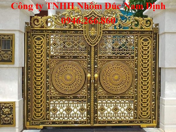 Mẫu cổng nhôm đúc đẹp, sang trọng, đẳng cấp Mẫu cổng nhôm đúc đẹp, sang trọng, đẳng cấp