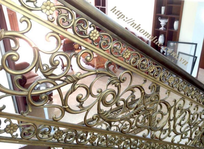 Cầu thang nhôm đúc bền đẹp tại Phú Thọ