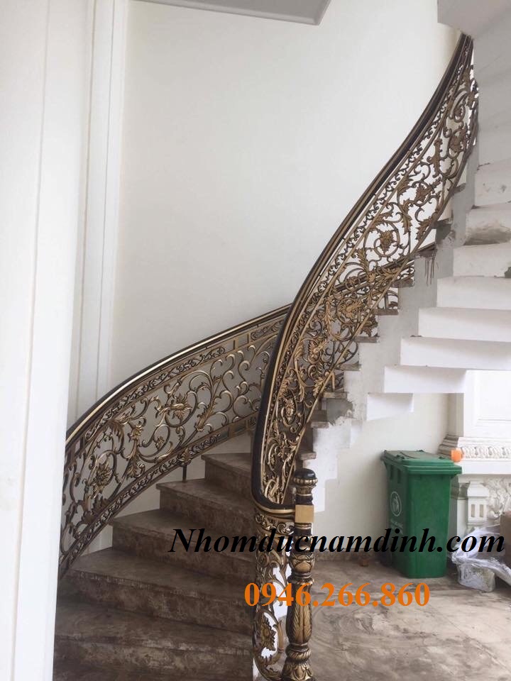 Cầu thang nhôm đúc bền đẹp tại Tuyên Quang
