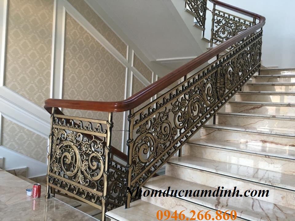 Cầu thang nhôm đúc bền đẹp tại Thanh Hóa