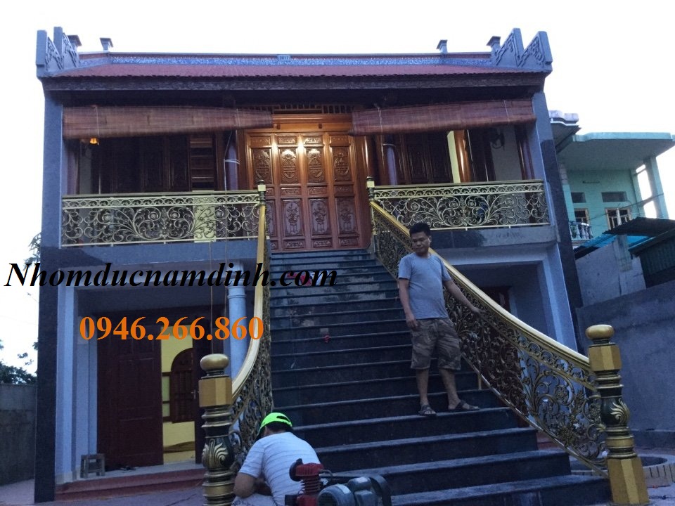 Cầu thang nhôm đúc bền đẹp tại An Giang