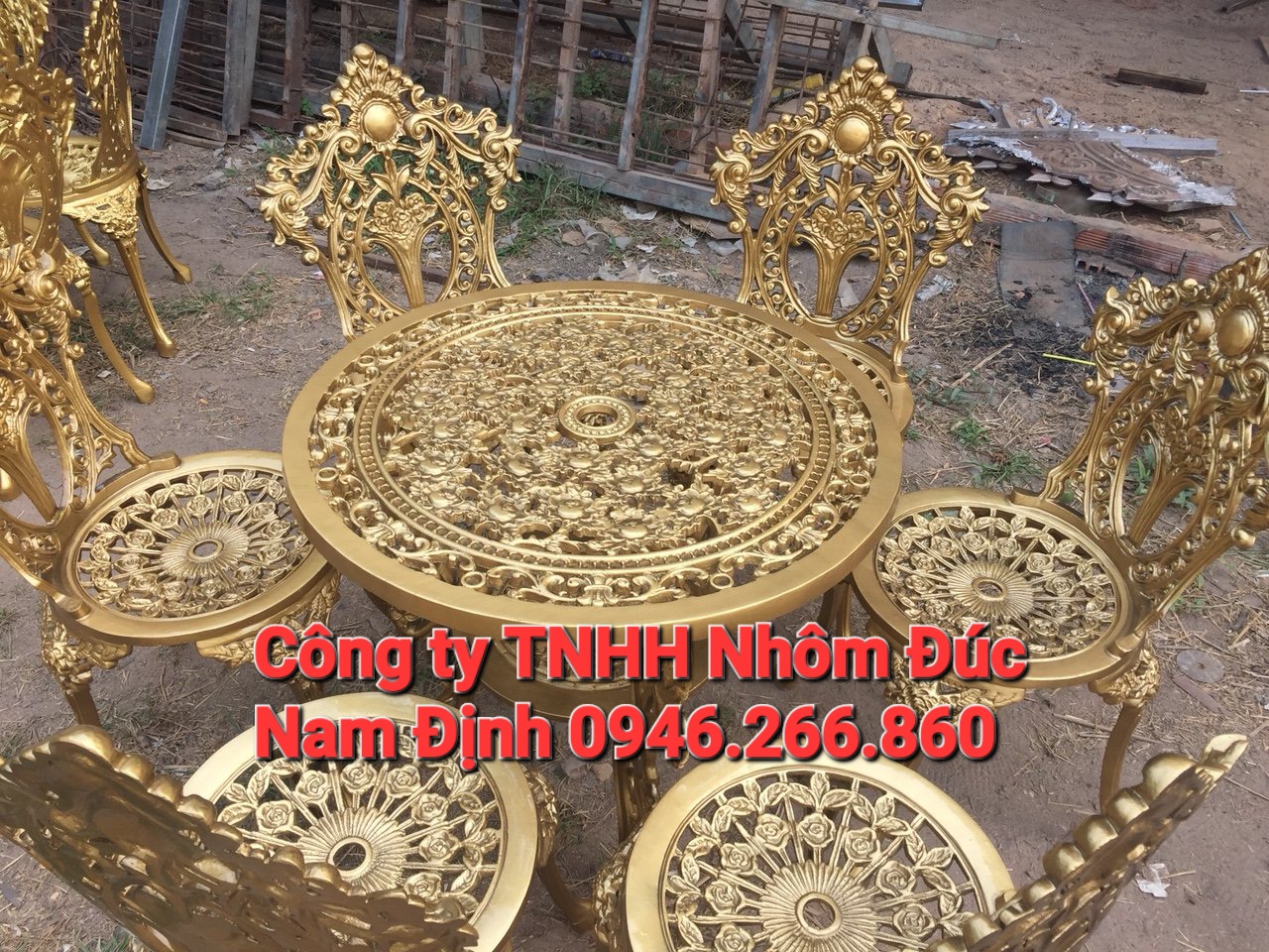 Bàn ghế nhôm đúc mạ đồng – Sự lựa chọn sang trọng cho không gian sống